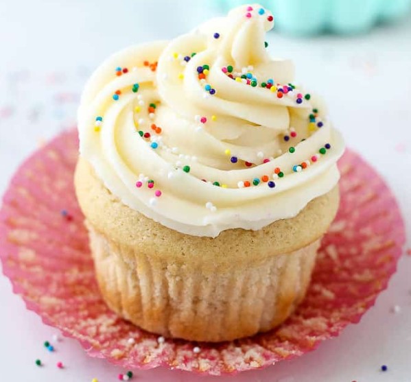 Vanilla Cupcakes with Buttercream Frosting