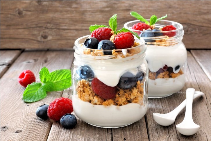Greek Yogurt Parfait with Granola