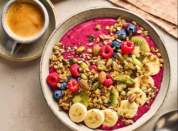 Smoothie Bowl with Berries and Nuts